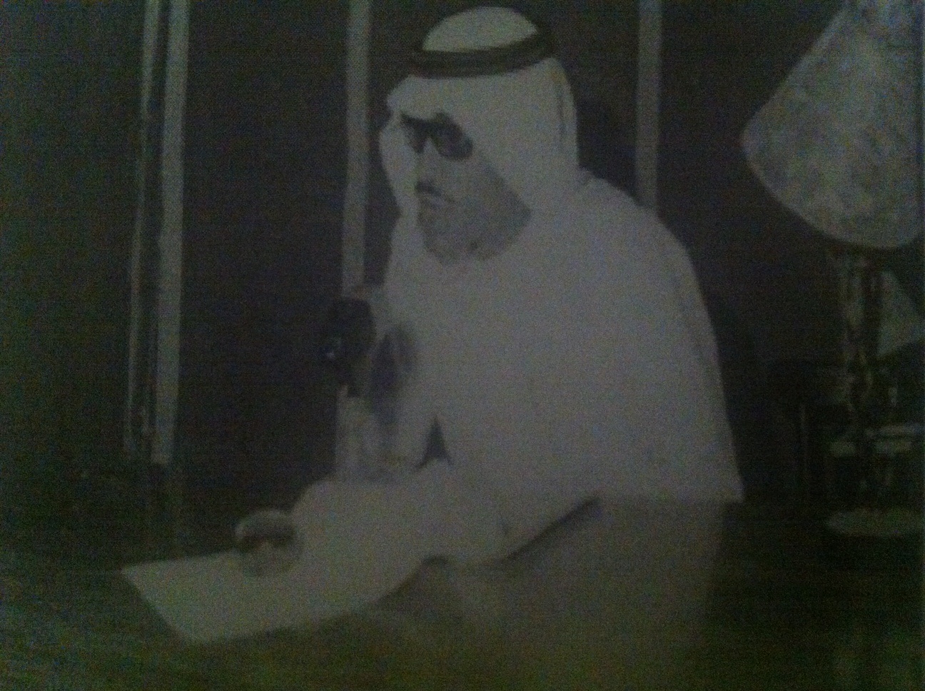 عبدالله منّاع يلقي محاضرته "المستقبل" في نادي الاتحاد عام 1964 (المصدر: أرشيف عبدالله منّاع)